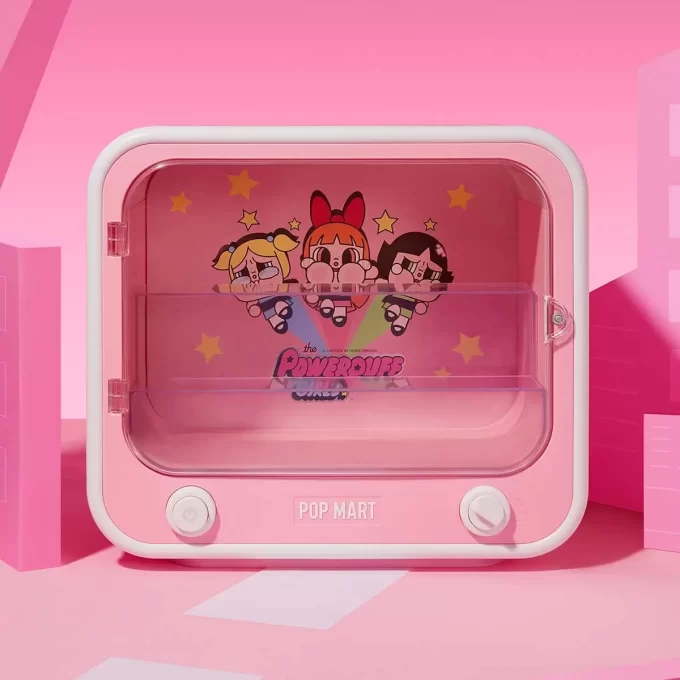 CRYBABY × Serie Las Chicas Superpoderosas – Contenedor de exhibición luminoso para set de TV