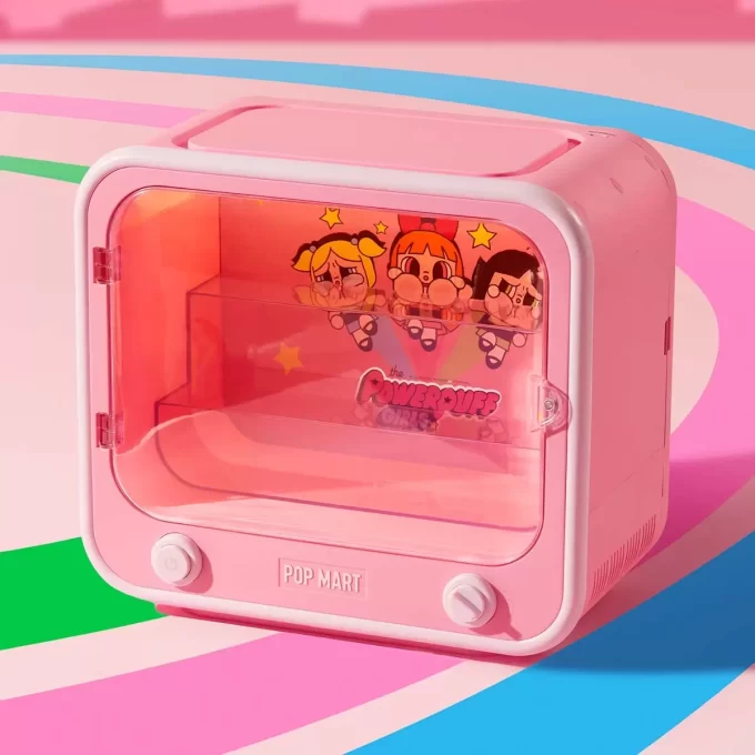 CRYBABY × Serie Las Chicas Superpoderosas – Contenedor de exhibición luminoso para set de TV