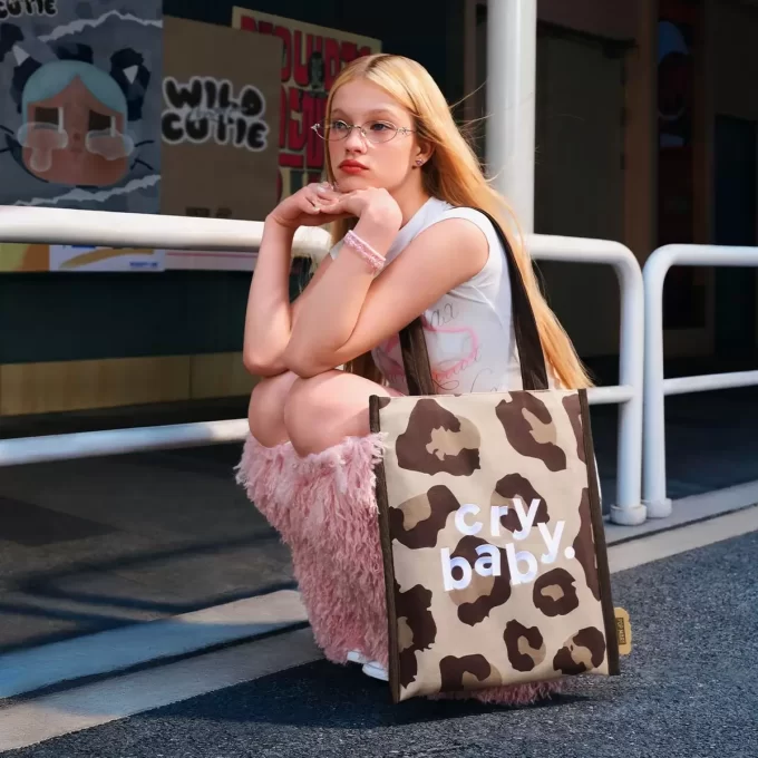CRYBABY Serie Salvaje Pero Bonita – Bolso de Hombro CRYBABY Serie Salvaje Pero Bonita – Bolso de Hombro