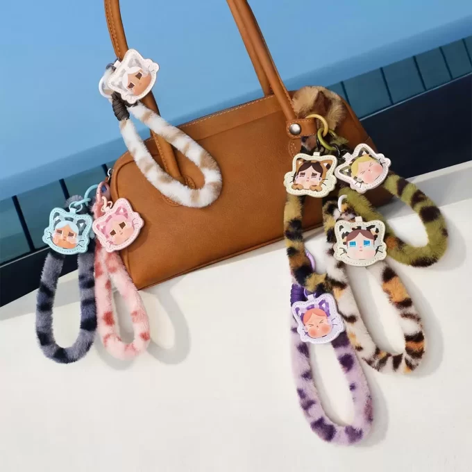 CRYBABY Serie Salvaje pero Lindo – Caja Sorpresa de Amuletos para Teléfono CRYBABY Serie Salvaje pero Lindo – Caja Sorpresa de Amuletos para Teléfono