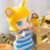 Figura de acción de MOLLY El gato en la caja
