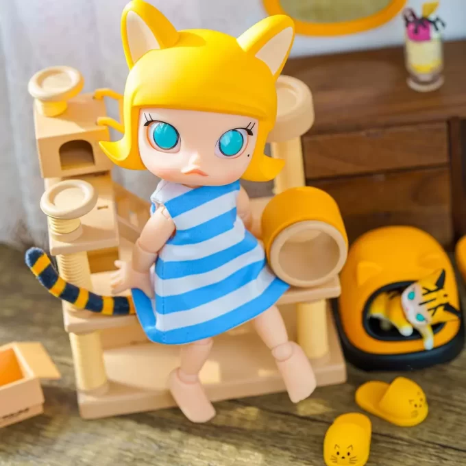 Figura de acción de MOLLY El gato en la caja