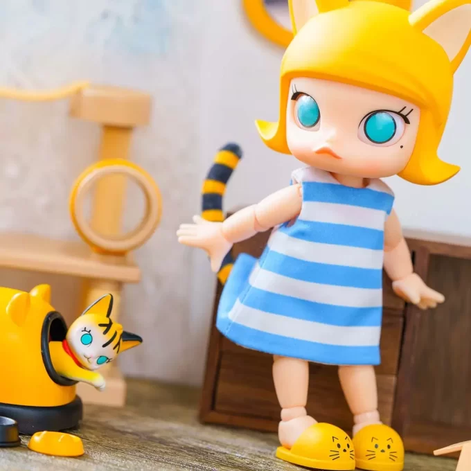 Figura de acción de MOLLY El gato en la caja