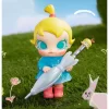Figura divertida de Baby Molly en un día lluvioso
