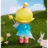 Figura divertida de Baby Molly en un día lluvioso