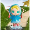 Figura divertida de Baby Molly en un día lluvioso