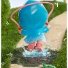 Figura divertida de Baby Molly en un día lluvioso