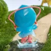 Figura divertida de Baby Molly en un día lluvioso