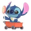 Figuras de Disney Stitch en una cita “Candy Swap”