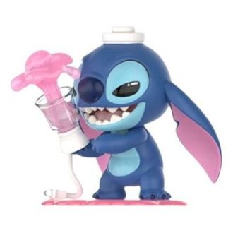 Figuras de Disney Stitch en una cita “Preparando postres”