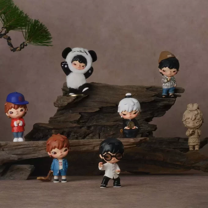 Figuras de la serie Hirono × CLOT