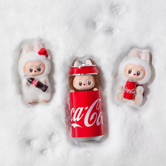 LA SERIE MONSTRUOS COCA-COLA – Caja sorpresa con cara de vinilo LA SERIE MONSTRUOS COCA-COLA – Caja sorpresa con cara de vinilo