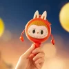 LOS MONSTRUOS Serie Divirtámonos Juntos – Estuche para Auriculares con Sonajero