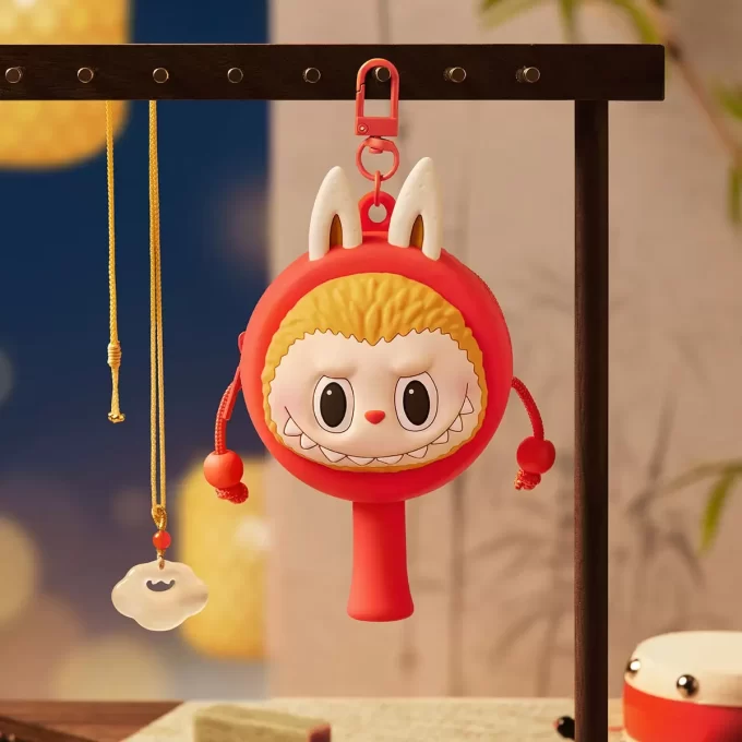 LOS MONSTRUOS Serie Divirtámonos Juntos – Estuche para Auriculares con Sonajero