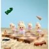 LOS MONSTRUOS Serie Let’s Checkmate – Tarjeta colgante de vinilo de peluche