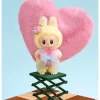 LOS MONSTRUOS Serie Let’s Checkmate – Tarjeta colgante de vinilo de peluche