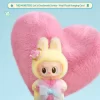 LOS MONSTRUOS Serie Let’s Checkmate – Tarjeta colgante de vinilo de peluche