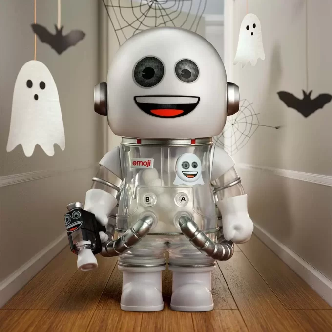 MEGA SPACE MOLLY 100% × Serie Emoji™