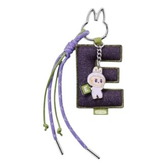 Pin Labubu para colgante con letra de amor “E”