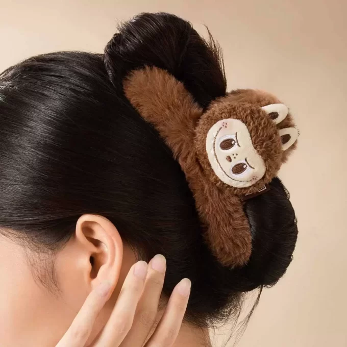 Serie Clásica LOS MONSTRUOS – Pinza para el pelo de peluche LABUBU