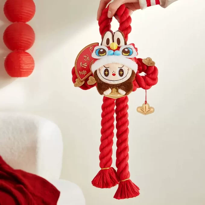Serie de celebración de Año Nuevo de la Serpiente Adinerada – Decoración de puerta de peluche LABUBU