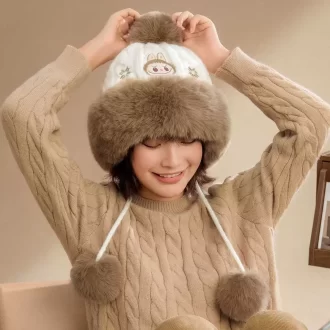 Serie navideña cálida y esponjosa: gorro de peluche LABUBU