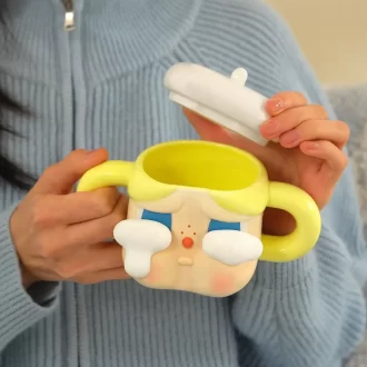 Taza de cerámica CRYBABY Sad Club Series (dorada)